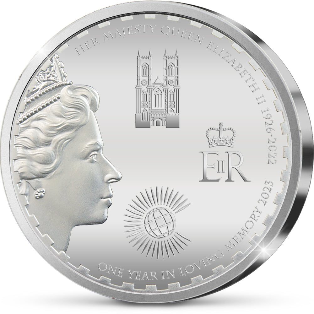 De Verzilverde Engelse “Her Majesty Queen Elizabeth II 1926-2022 One Year In Loving Memory 2023” Herdenkingsuitgifte - Edel Collecties