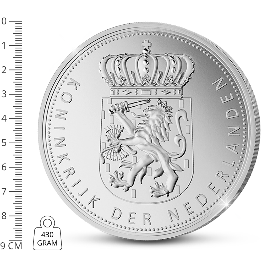 De originele “Nederland Herdenkt” Herdenkingsuitgifte van bijna een pond zwaar